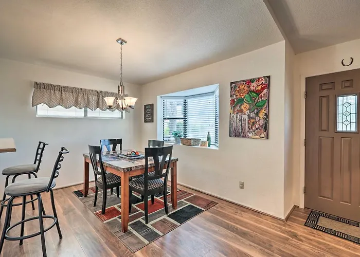 16 Mi To Red Rock State Park: Condo!
